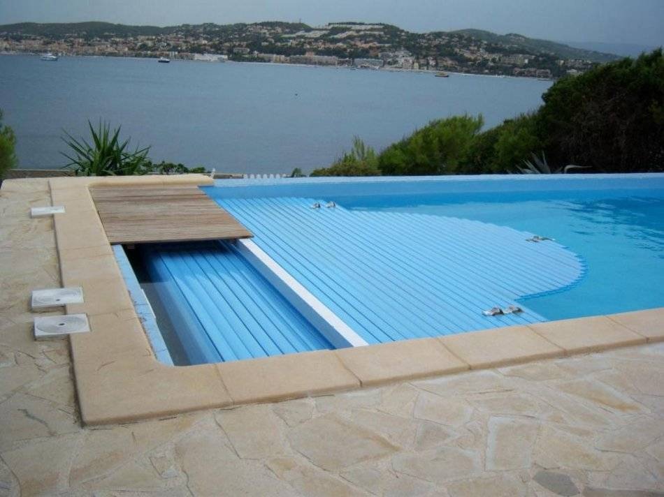 Volet immergé invisible bleu azur